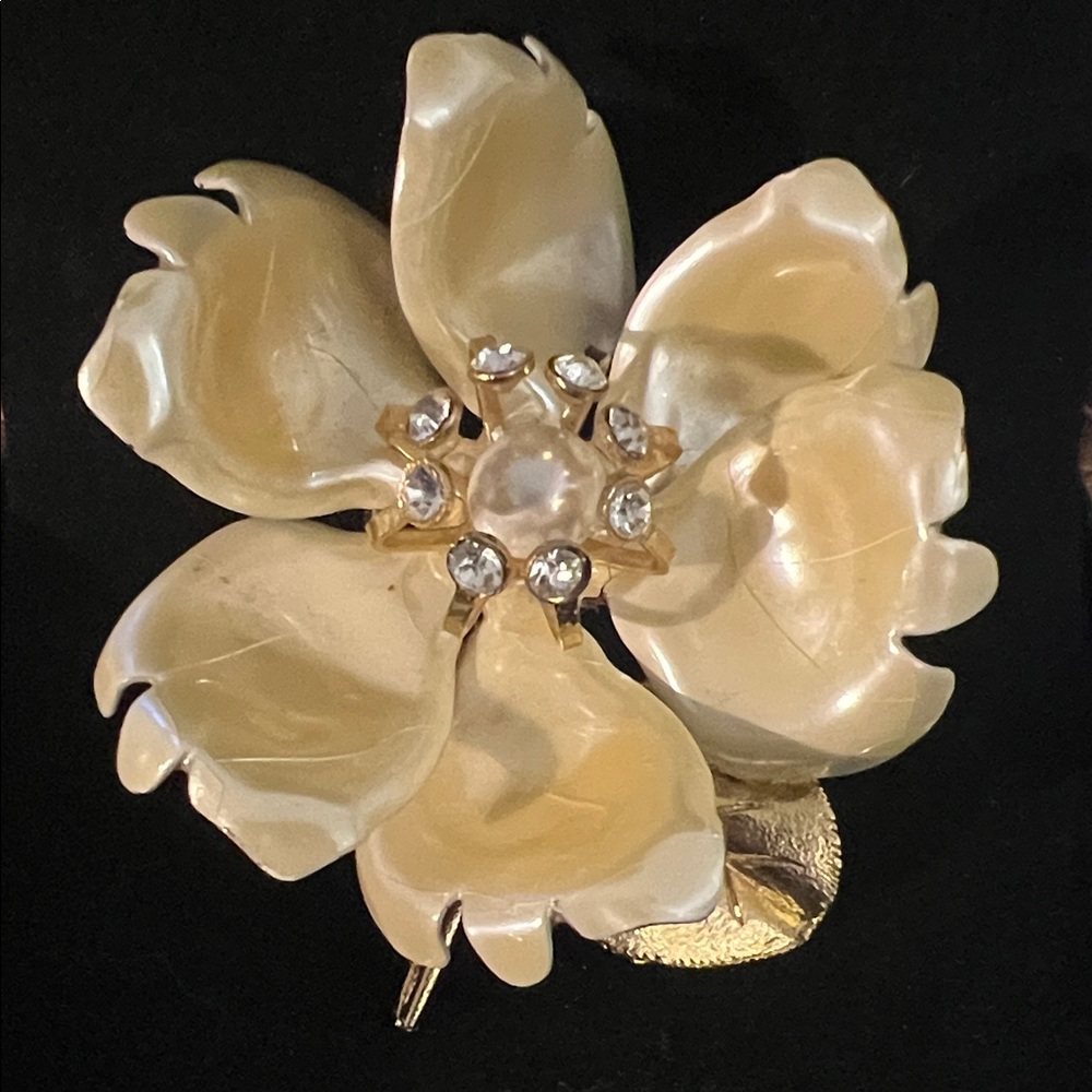 Vintage Pearl White Floral Brooch with Crystal Accents - Women Jewelry